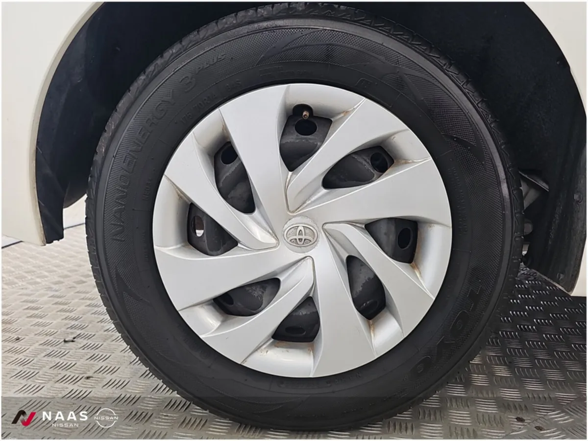 Toyota Yaris 1.0 LUNA - Image 6