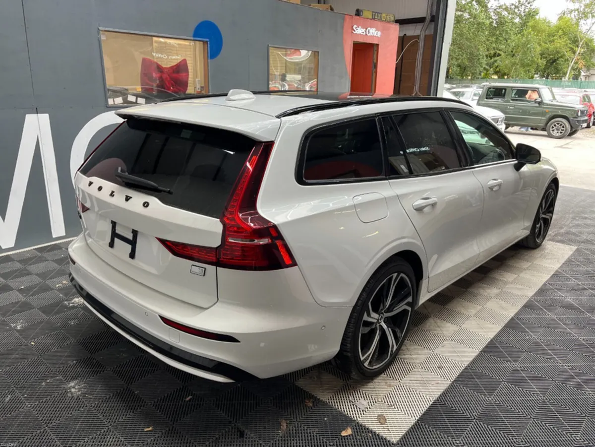 Volvo V60 2023 VOLVO V60 T6 PLUG-IN 2.0 AUTOMATIC - Image 2