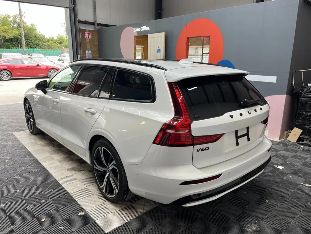 Volvo V60 2023 VOLVO V60 T6 PLUG-IN 2.0 AUTOMATIC - Image 4