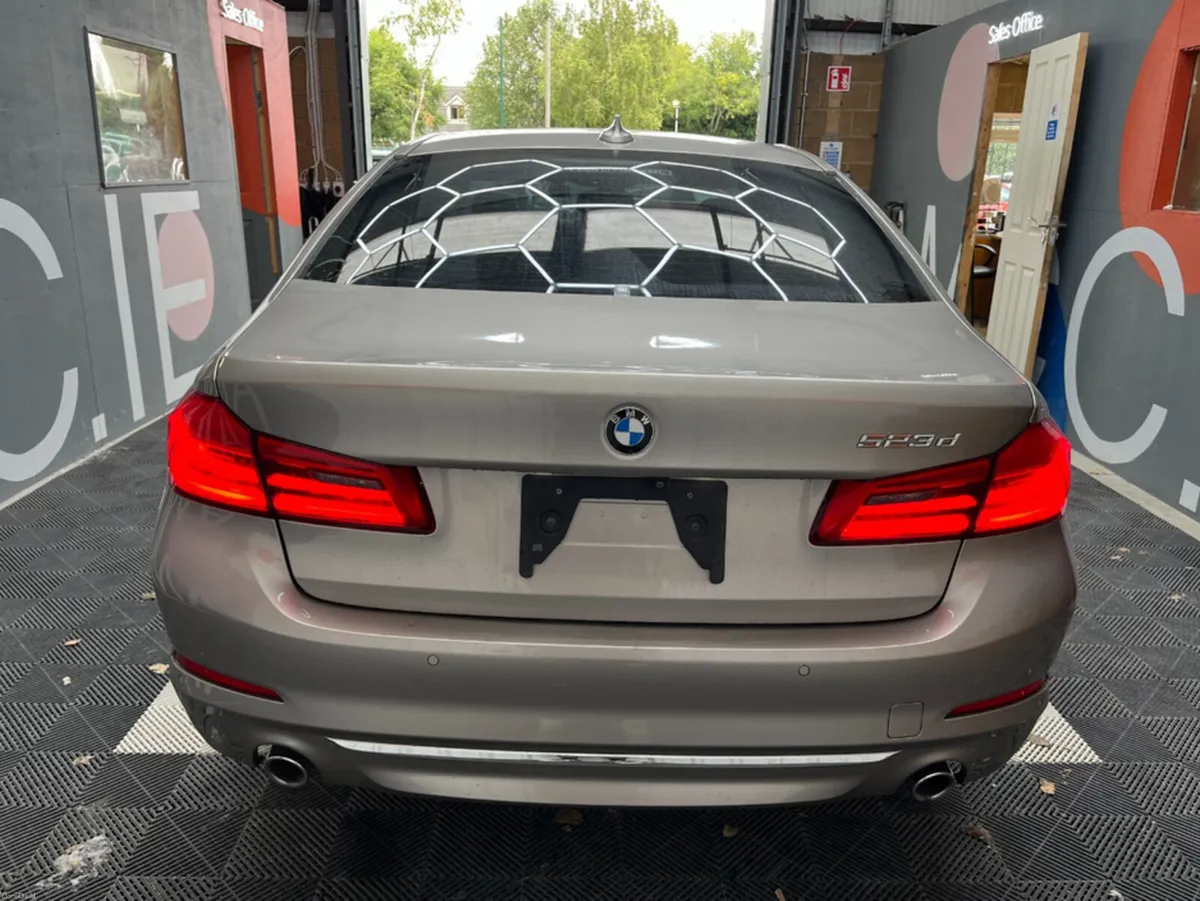 BMW 5-Series 2019 BMW 523D LUXURY 2.0 AUTOMATIC / - Image 3