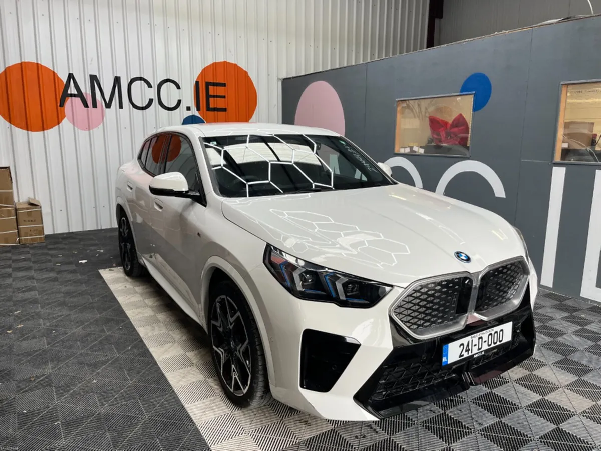 BMW iX2 2024 BMW IX2 XDRIVE30 AUTOMATIC / CRUISE C - Image 1