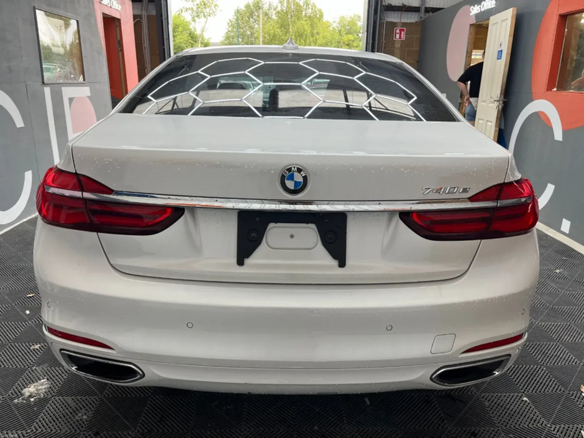 BMW 7-Series 2016 BMW 740E iPERFORMANCE 2.0 AUTOMA - Image 3
