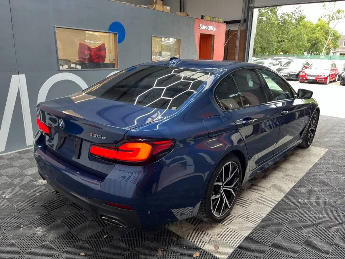 BMW 5-Series 2021 BMW 530E M-SPORT 2.0 AUTOMATIC / - Image 2