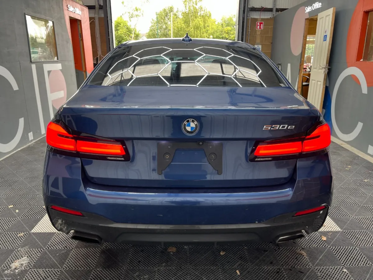 BMW 5-Series 2021 BMW 530E M-SPORT 2.0 AUTOMATIC / - Image 3