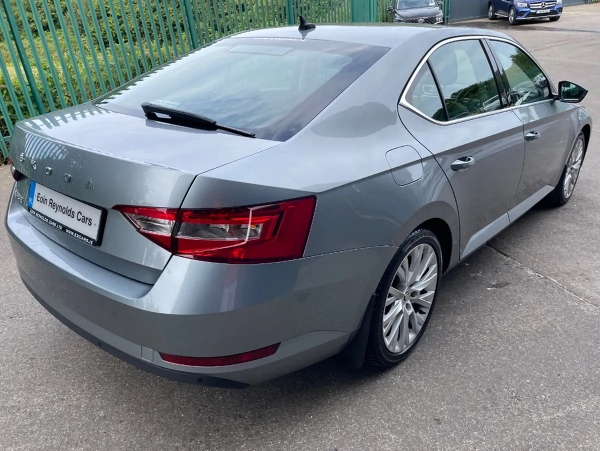 Skoda Superb STYLE 2.0 TDI 150HP 1 OWNER - Image 4