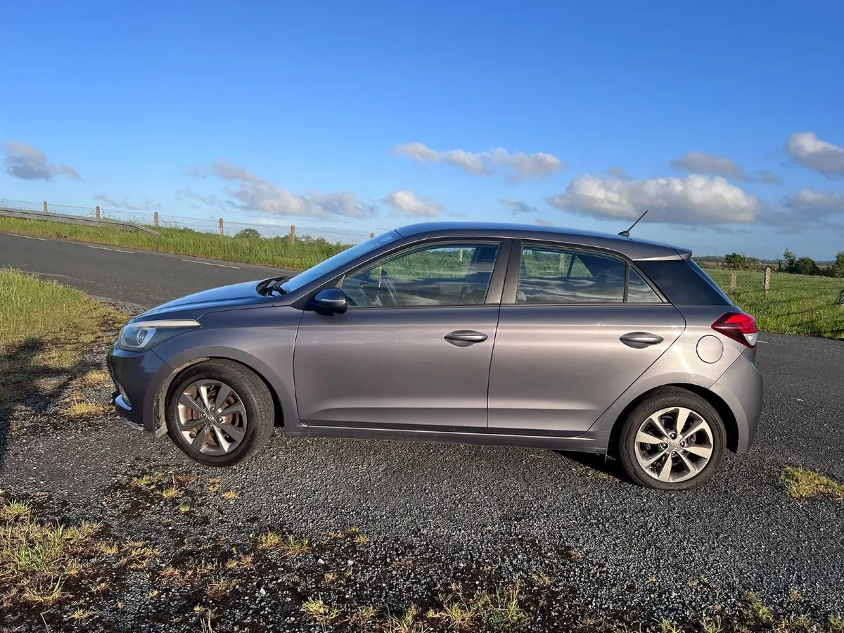 2015 1Hyundai i20 - Image 6