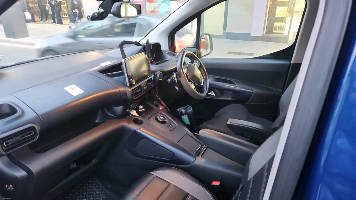 Peugeot rifter 1.2 auto hightech 7seater ♿️ - Image 5