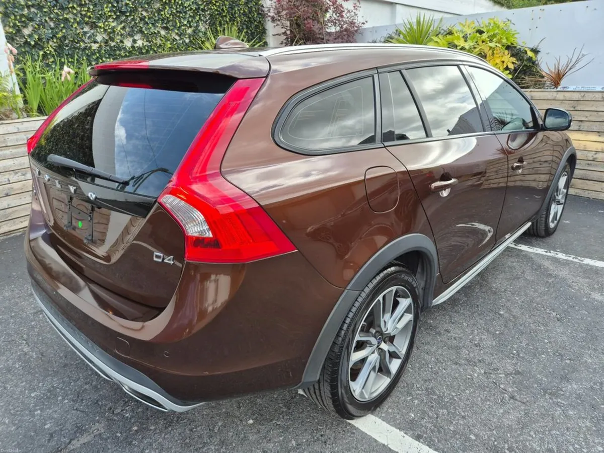 Volvo V60 2.0 D4 / SE CROSS COUNTRY / HIGH SPEC / - Image 6