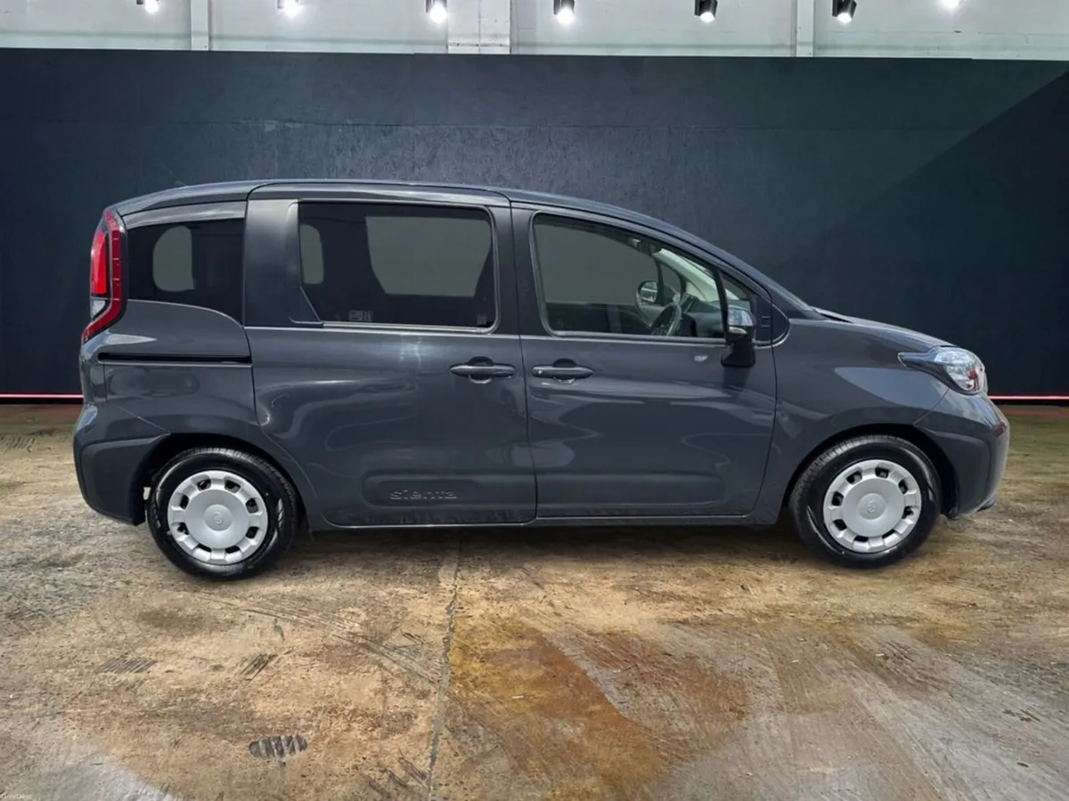 Toyota Sienta 1.5 HYBRID AUTOMATIC 7 SEATER - POWE - Image 2