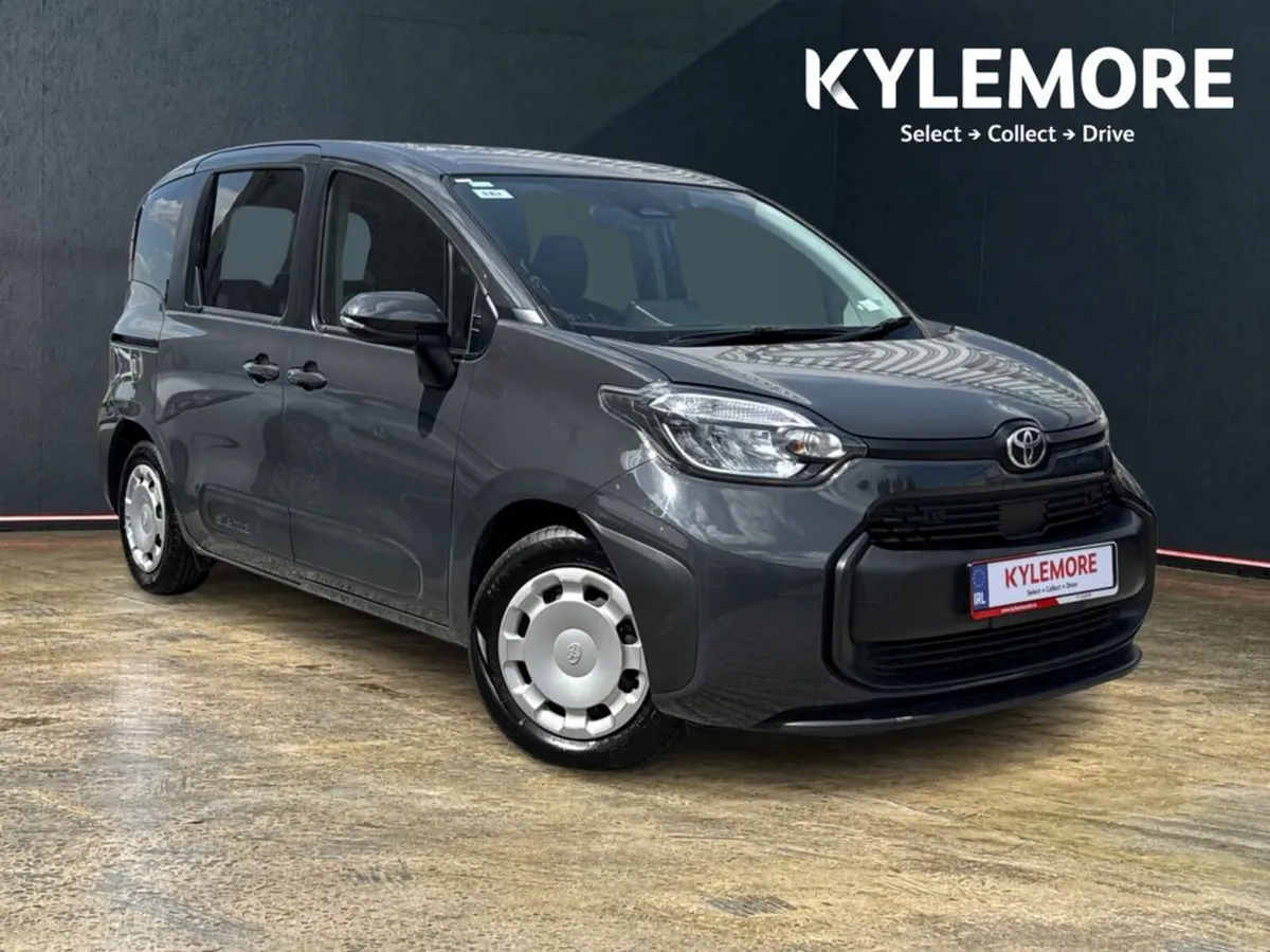 Toyota Sienta 1.5 HYBRID AUTOMATIC 7 SEATER - POWE - Image 1
