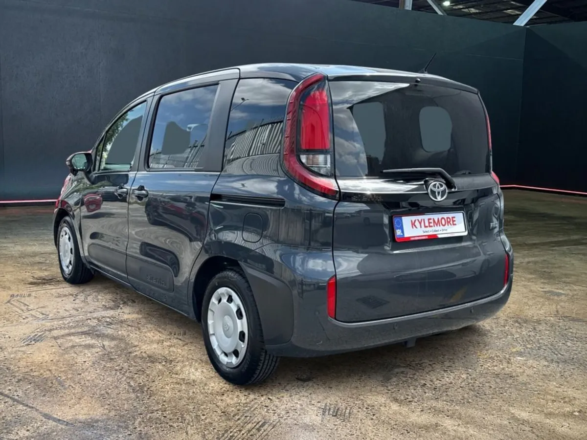 Toyota Sienta 1.5 HYBRID AUTOMATIC 7 SEATER - POWE - Image 5