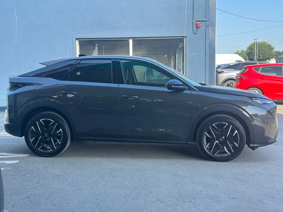 Peugeot 3008 1.2 Hybrid 145bhp eDCS6 Allure - Image 2