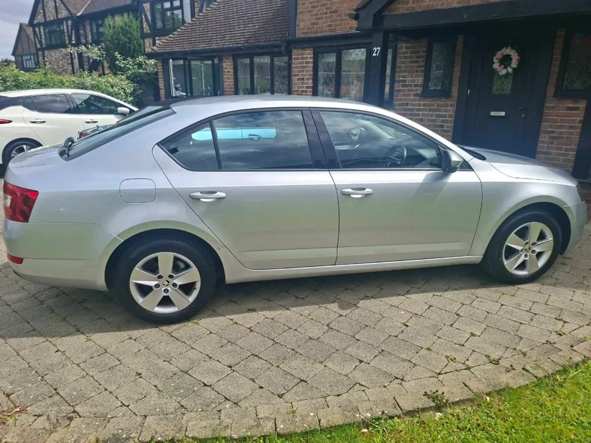 SKODA OCTAVIA 1.6 DIESEL 2015 VERY CLEAN CAR - Image 2