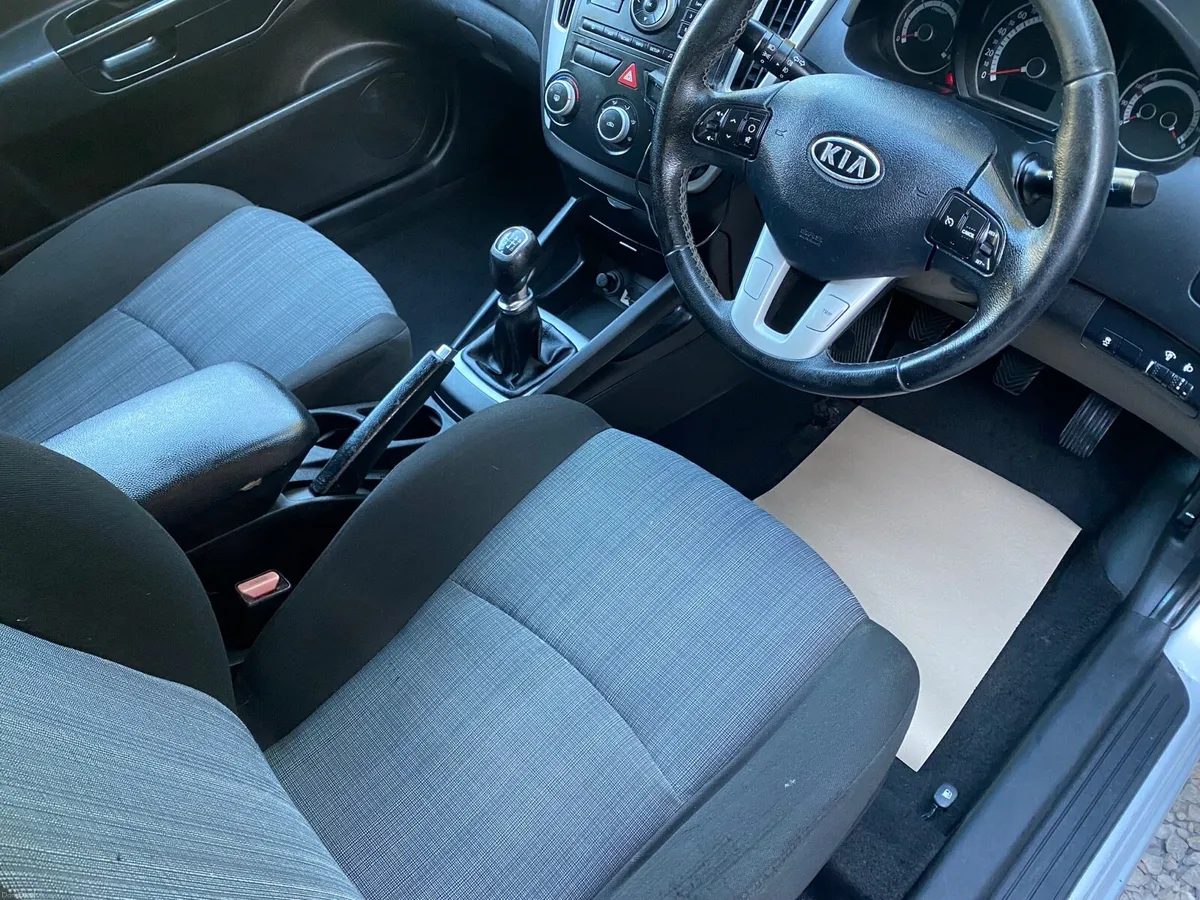 KIA CEED MINT BEAUTIFUL CAR NCT 27 CURRENT TAX - Image 5