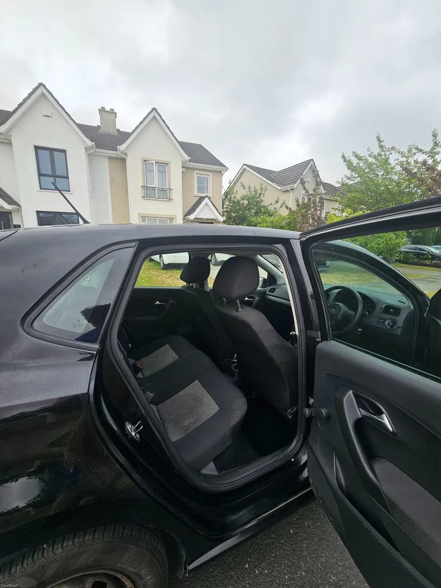 Volkswagen Polo 2010 - Image 2