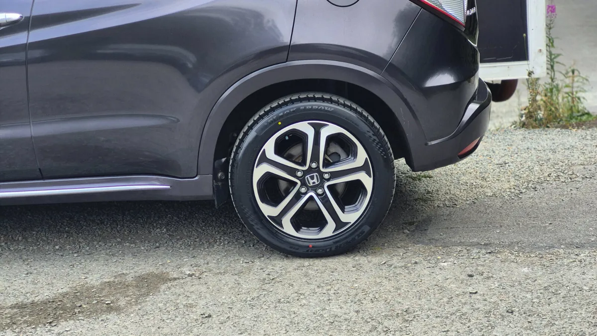Honda Vezel 1.5 Hybrid Automatic 2017 - Image 6
