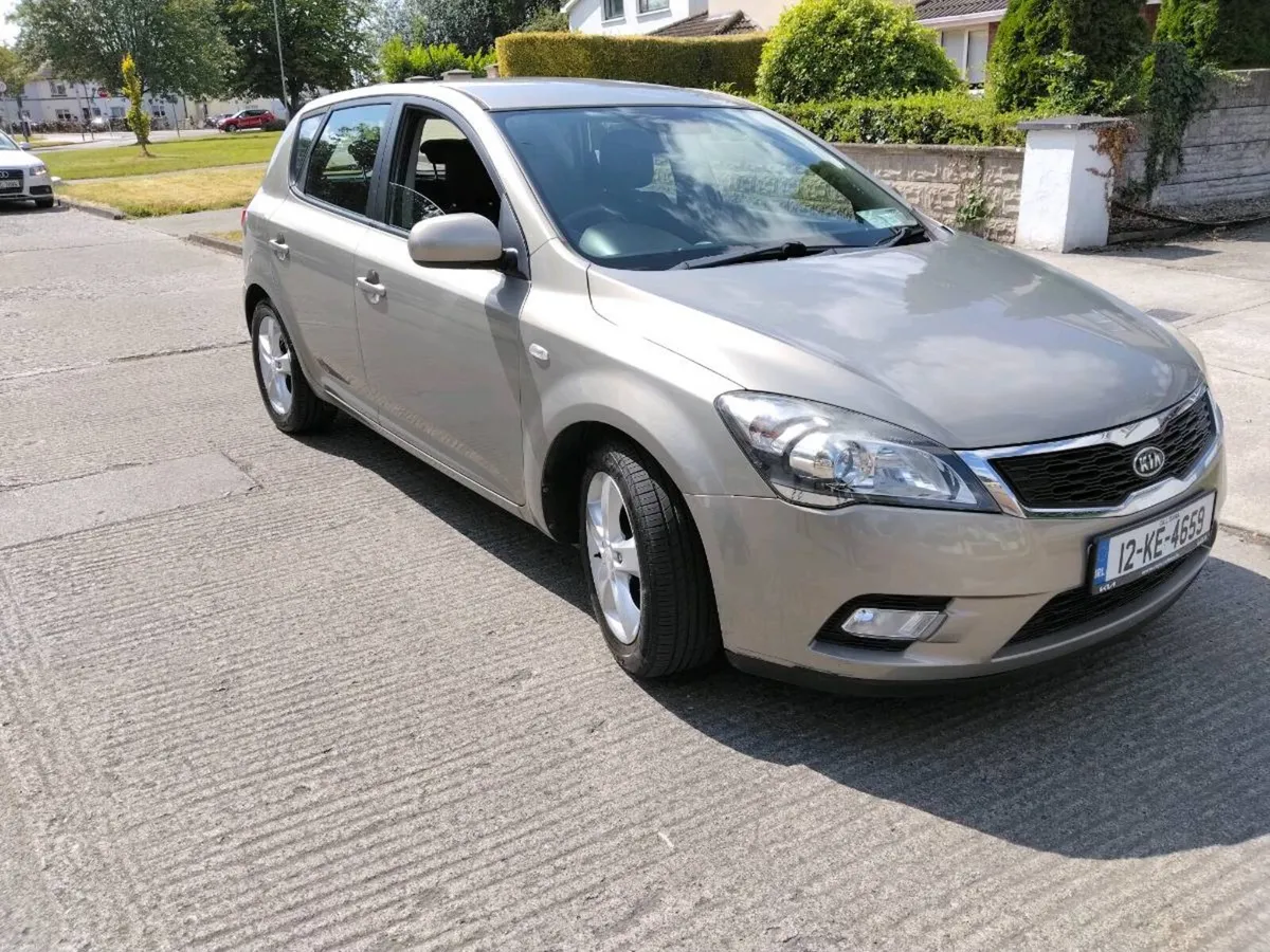 Kia Ceed 1.6 Petrol
Automatic Gearbox 
Nct 07/2027 - Image 1