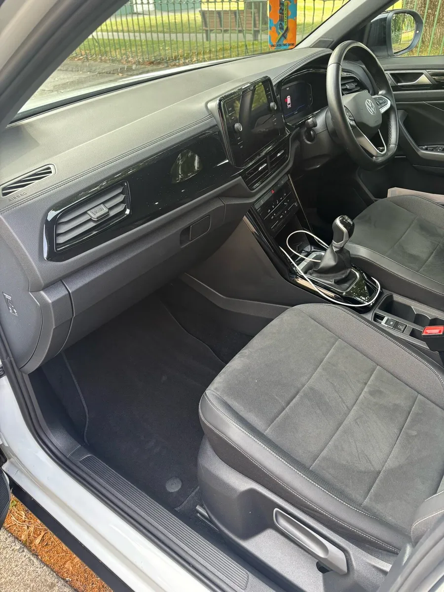 Volkswagen T-Roc 2024 - Image 4
