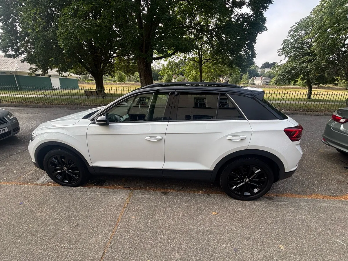 Volkswagen T-Roc 2024 - Image 2