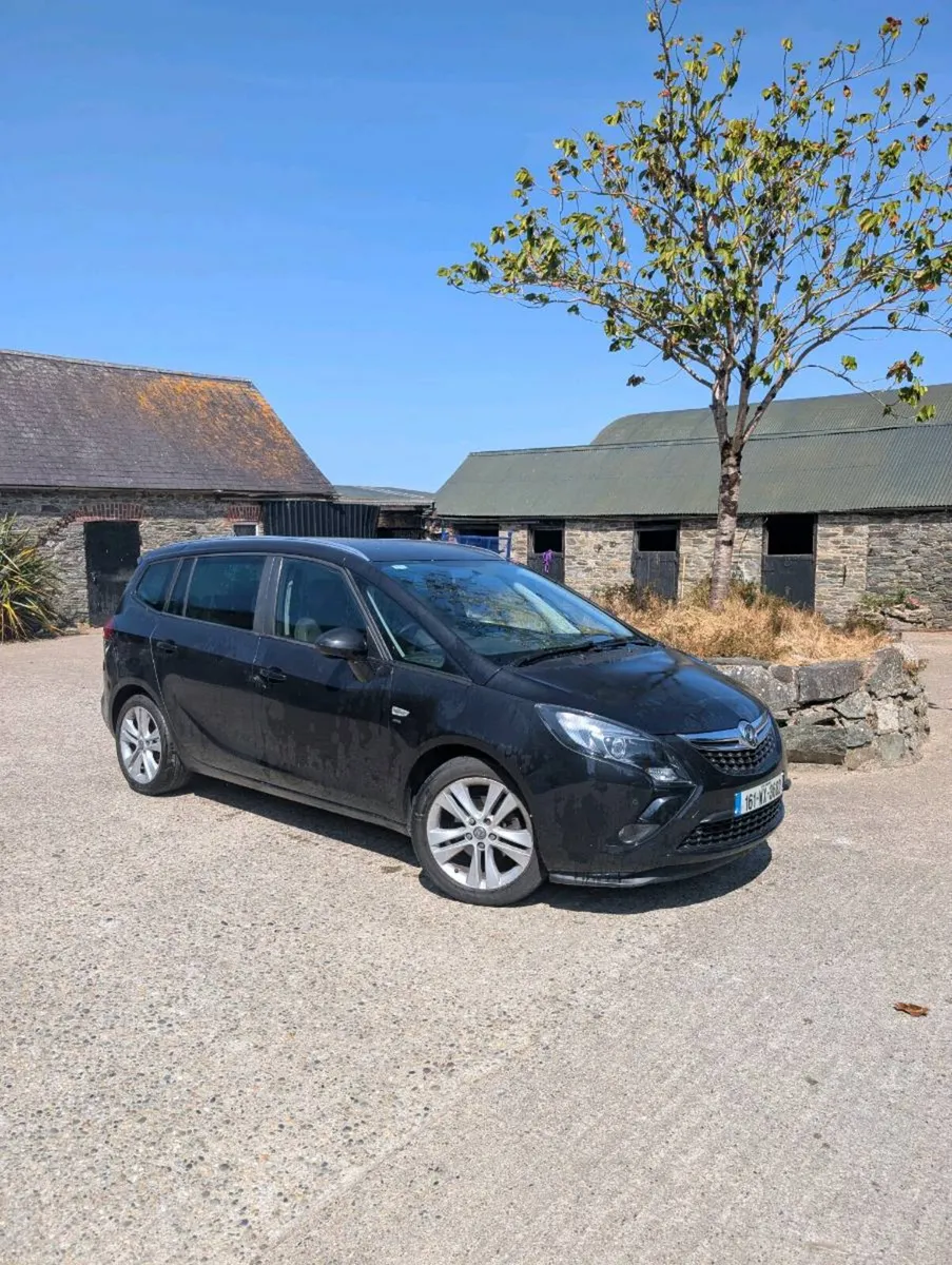 2016 low mileage Vauxhall Zafira - Image 1