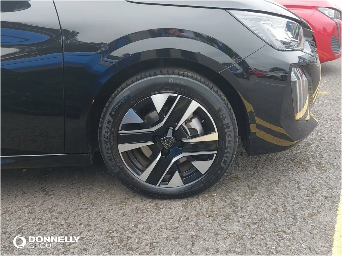 Peugeot 208 Hatchback Allure - Image 6