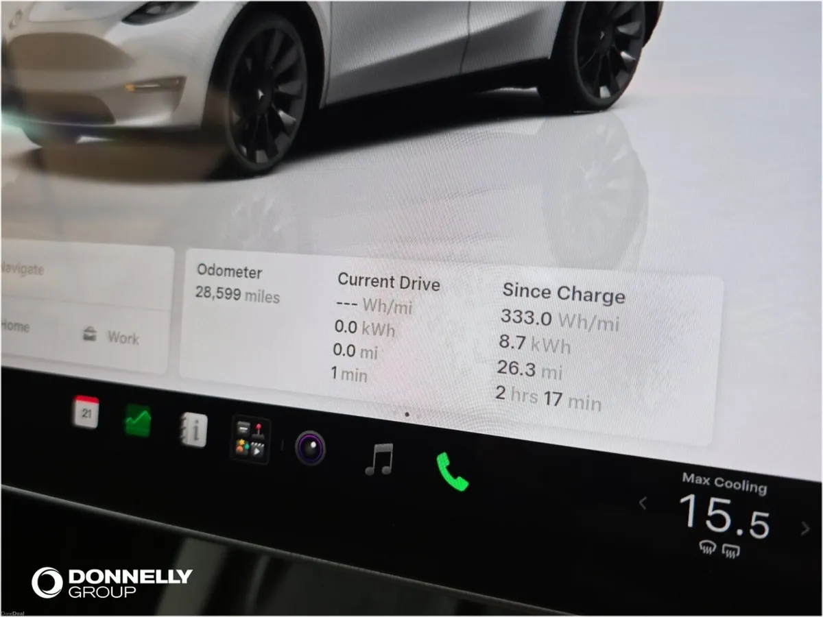 Tesla Model Y Hatchback - Image 6