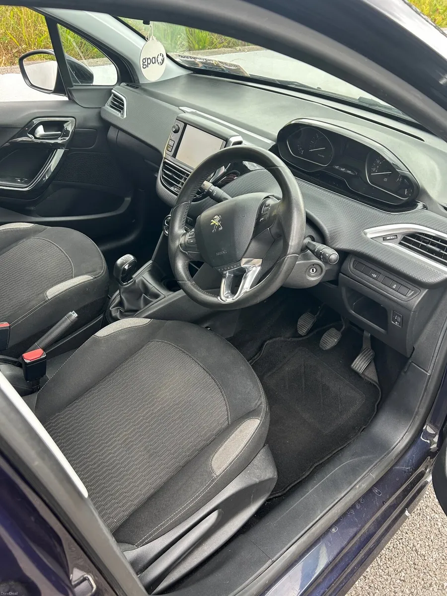 Peugeot 208 2016 (manual) - Image 4