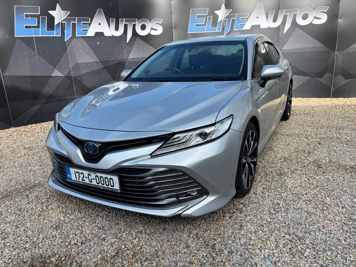Toyota Camry 2.5 Self Charging Hybrid 2017 low kms - Image 1