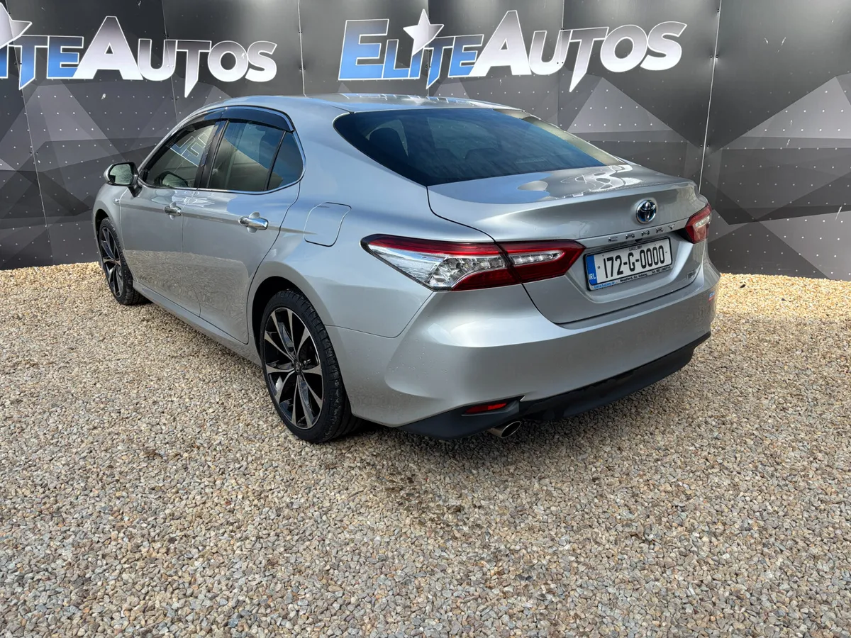 Toyota Camry 2.5 Self Charging Hybrid 2017 low kms - Image 3