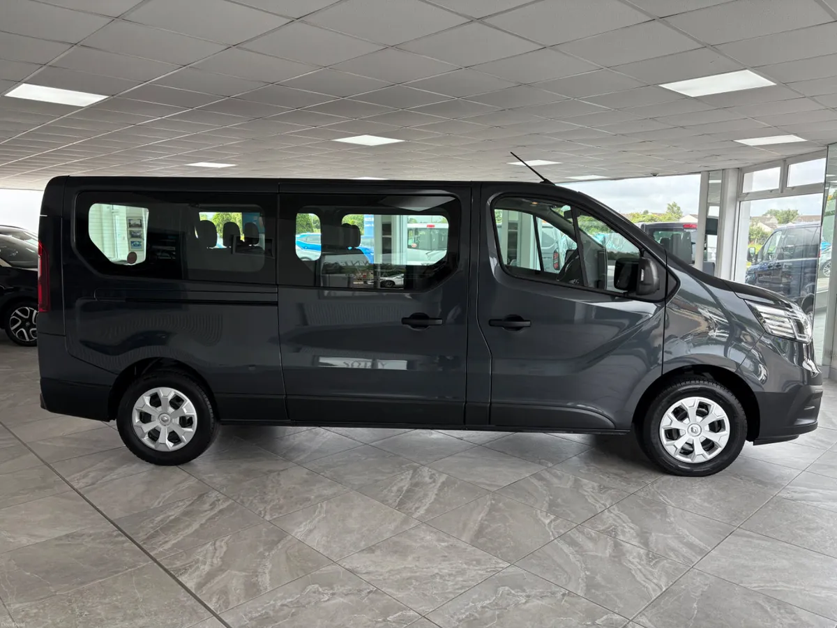 2024 Renault Trafic Advance 9 seater 2.0L Diesel - Image 5