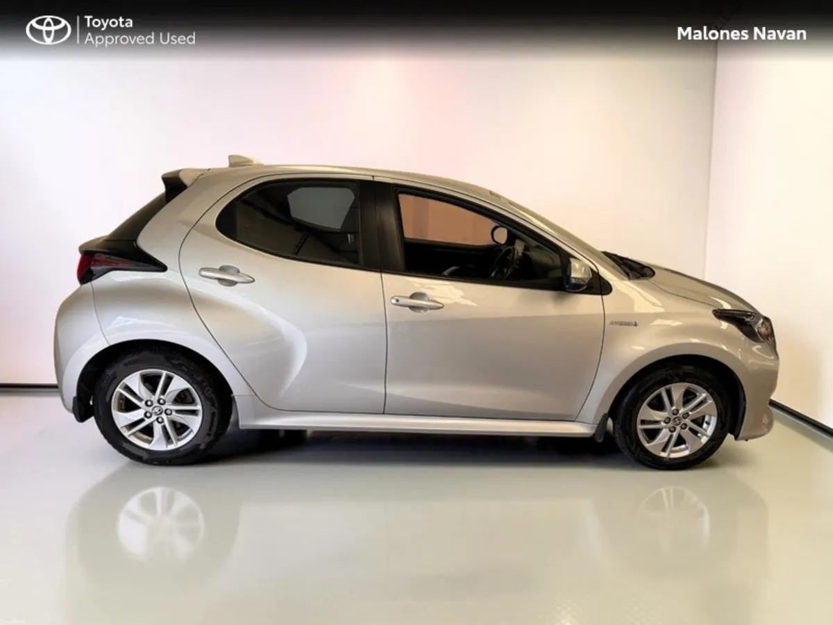 Toyota Yaris 1.5 HYBRID LUNA 4DR AUTO - Image 3