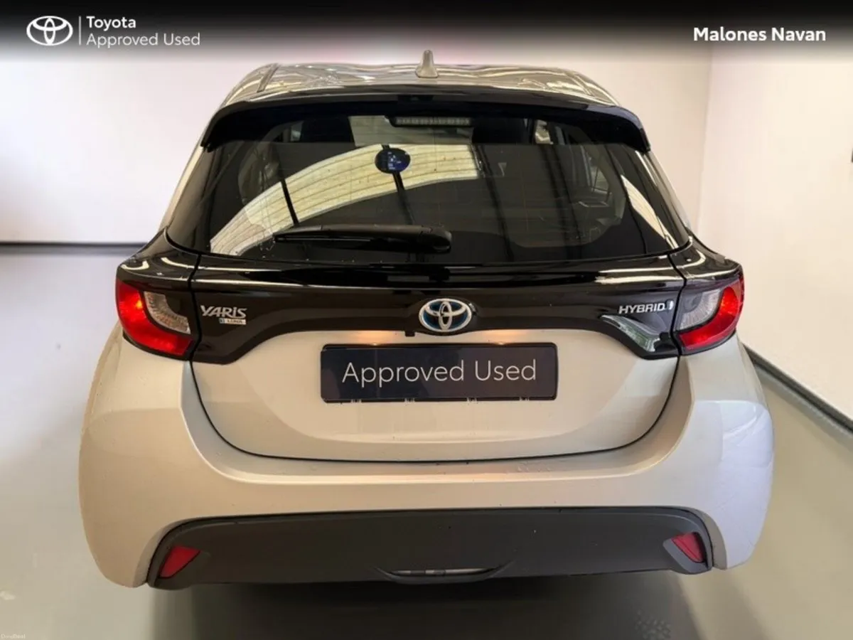 Toyota Yaris 1.5 HYBRID LUNA 4DR AUTO - Image 4
