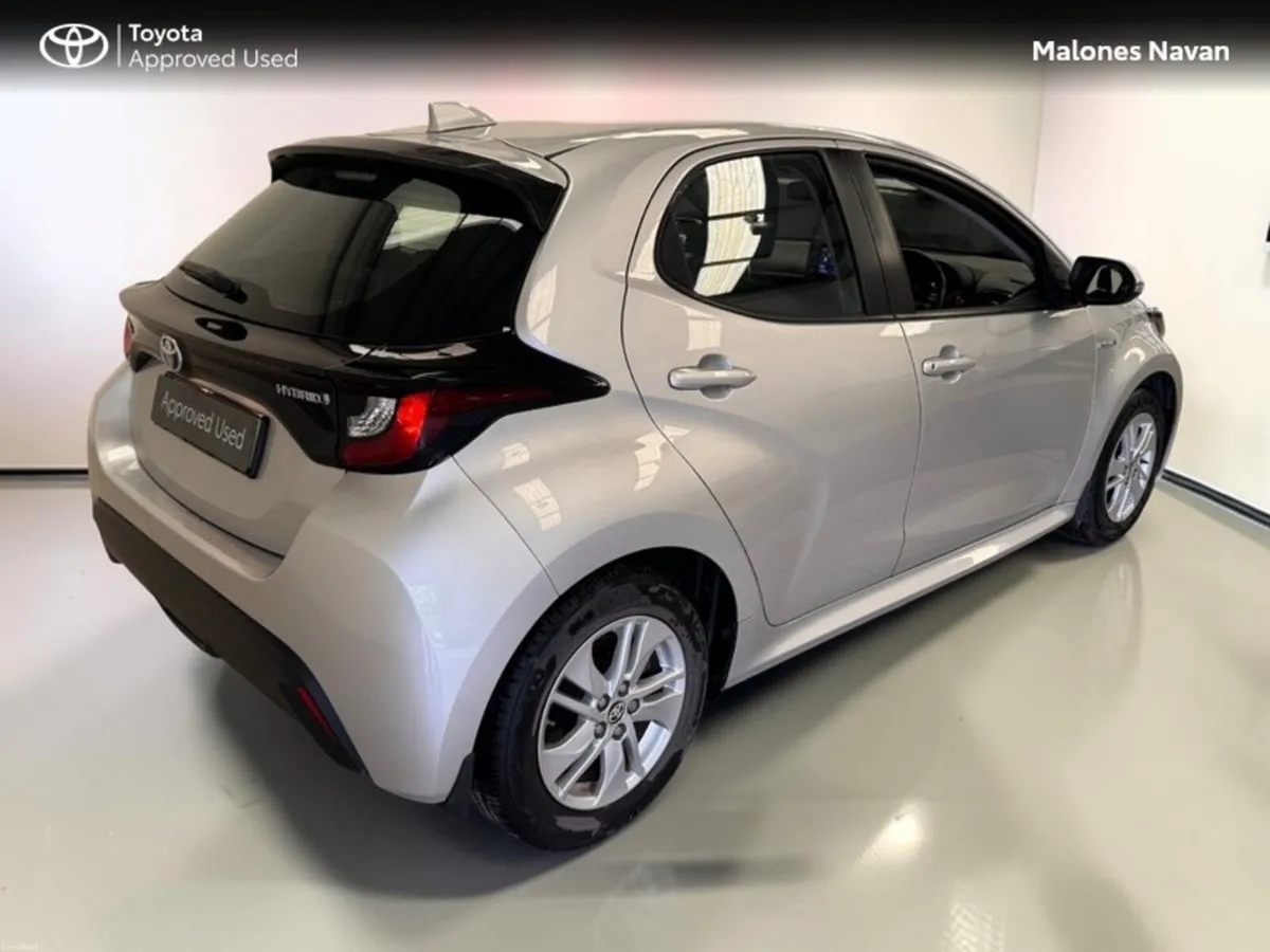 Toyota Yaris 1.5 HYBRID LUNA 4DR AUTO - Image 2