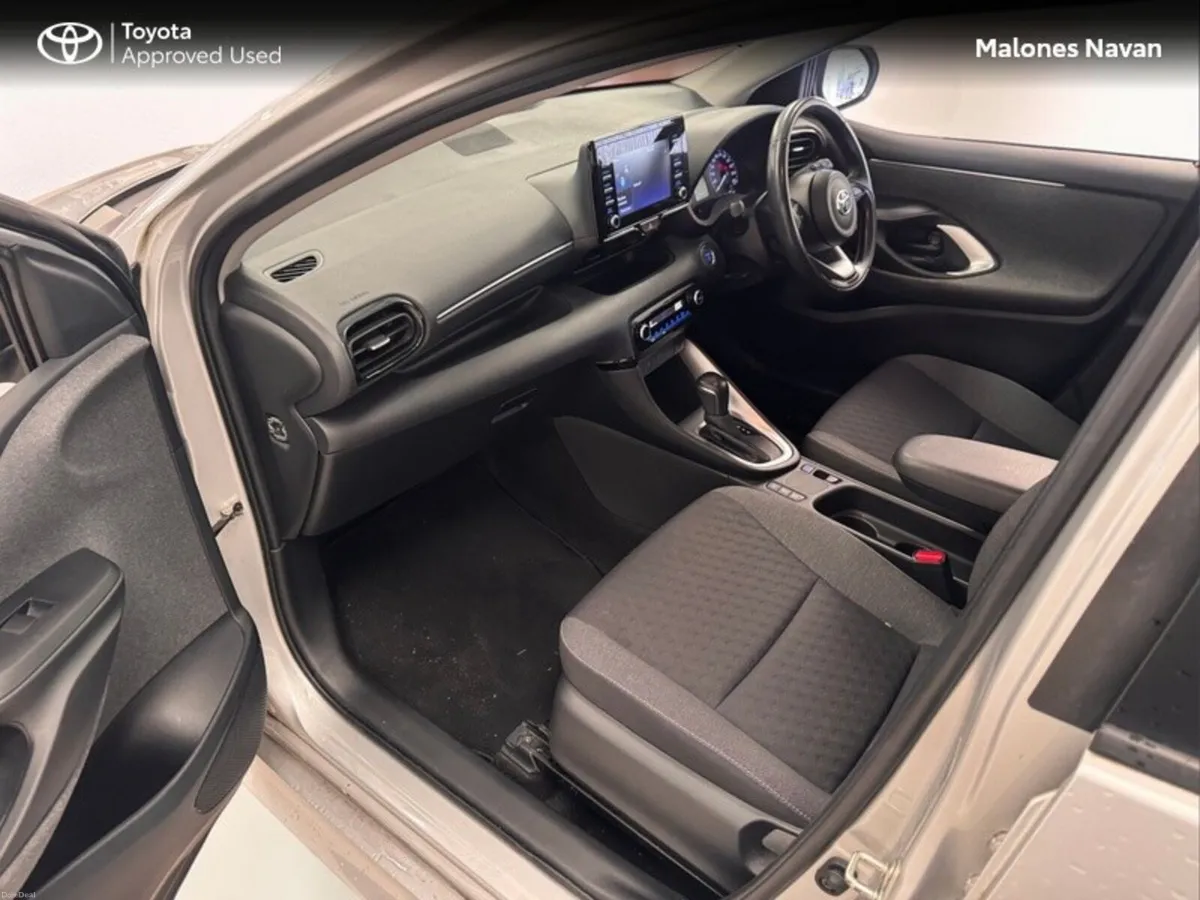 Toyota Yaris 1.5 HYBRID LUNA 4DR AUTO - Image 6