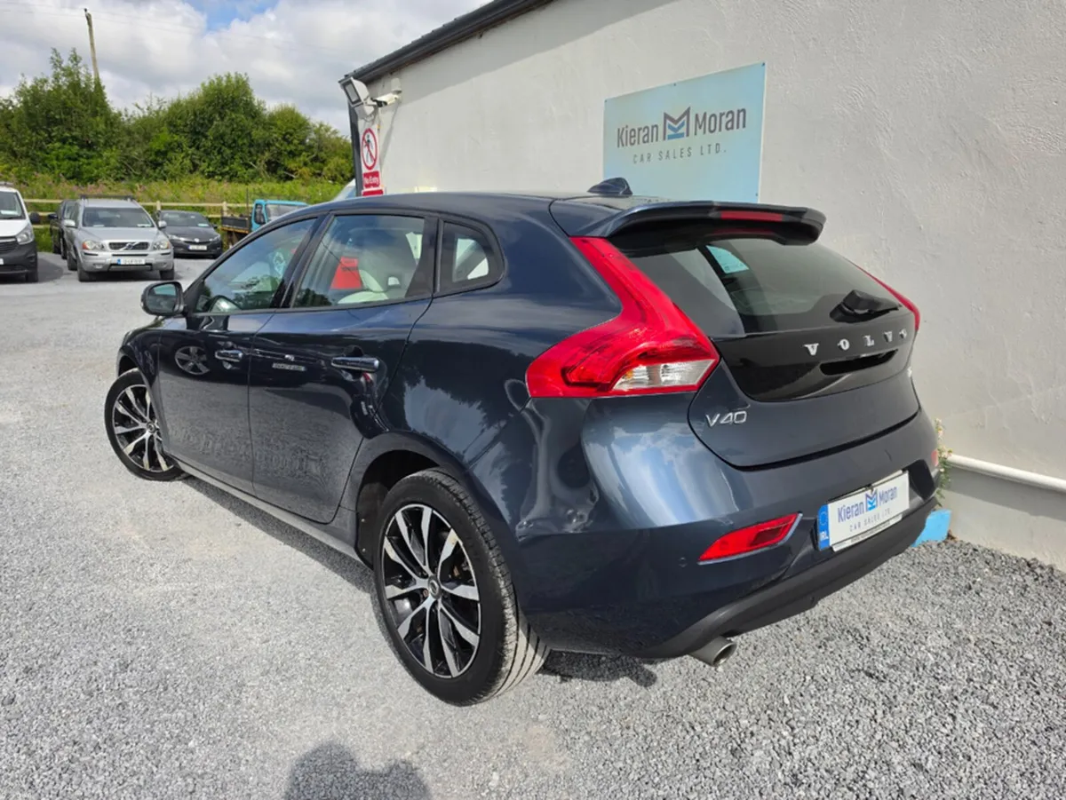 Volvo V40 T3 MOMENTUM ED 5DR AUTO - Image 4