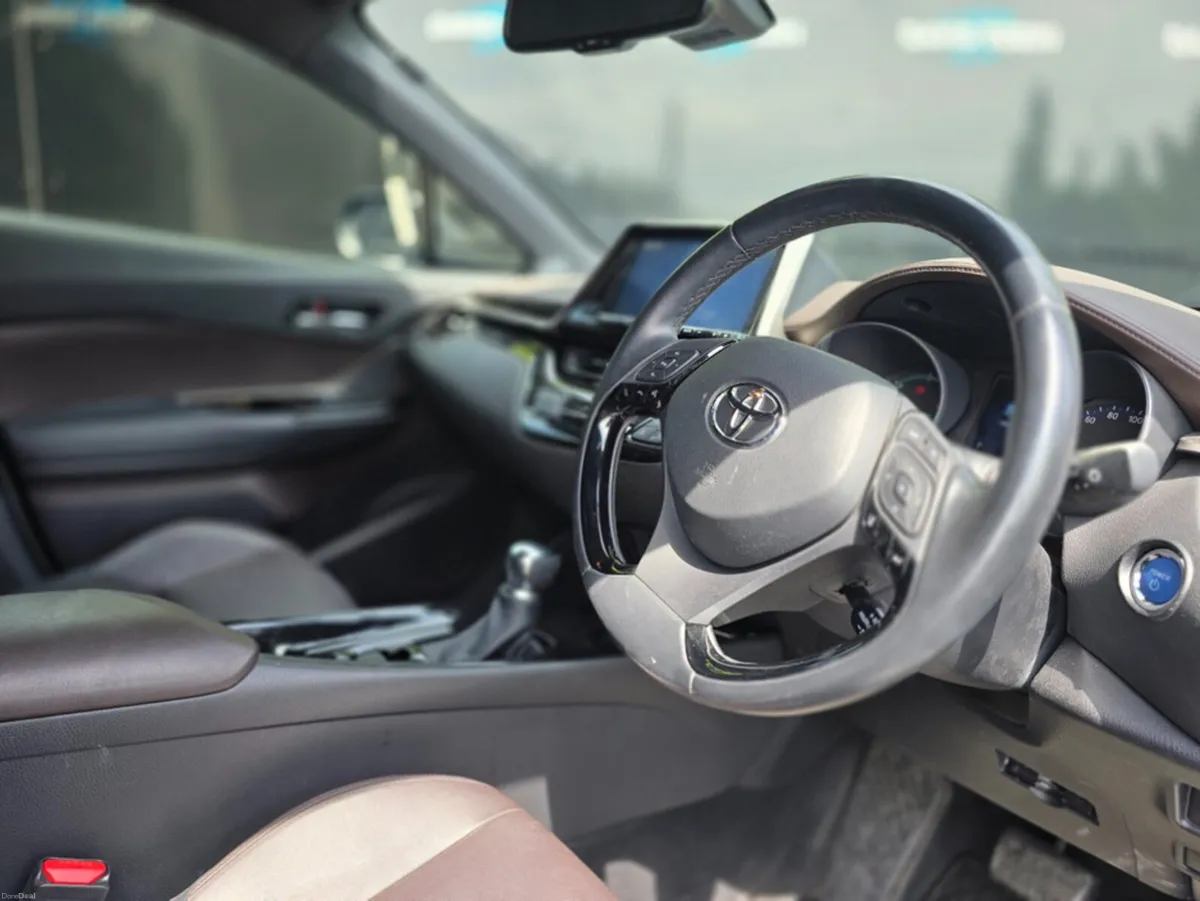 Toyota C-HR 1.8 PETROL HYBRID AUTO - Image 3