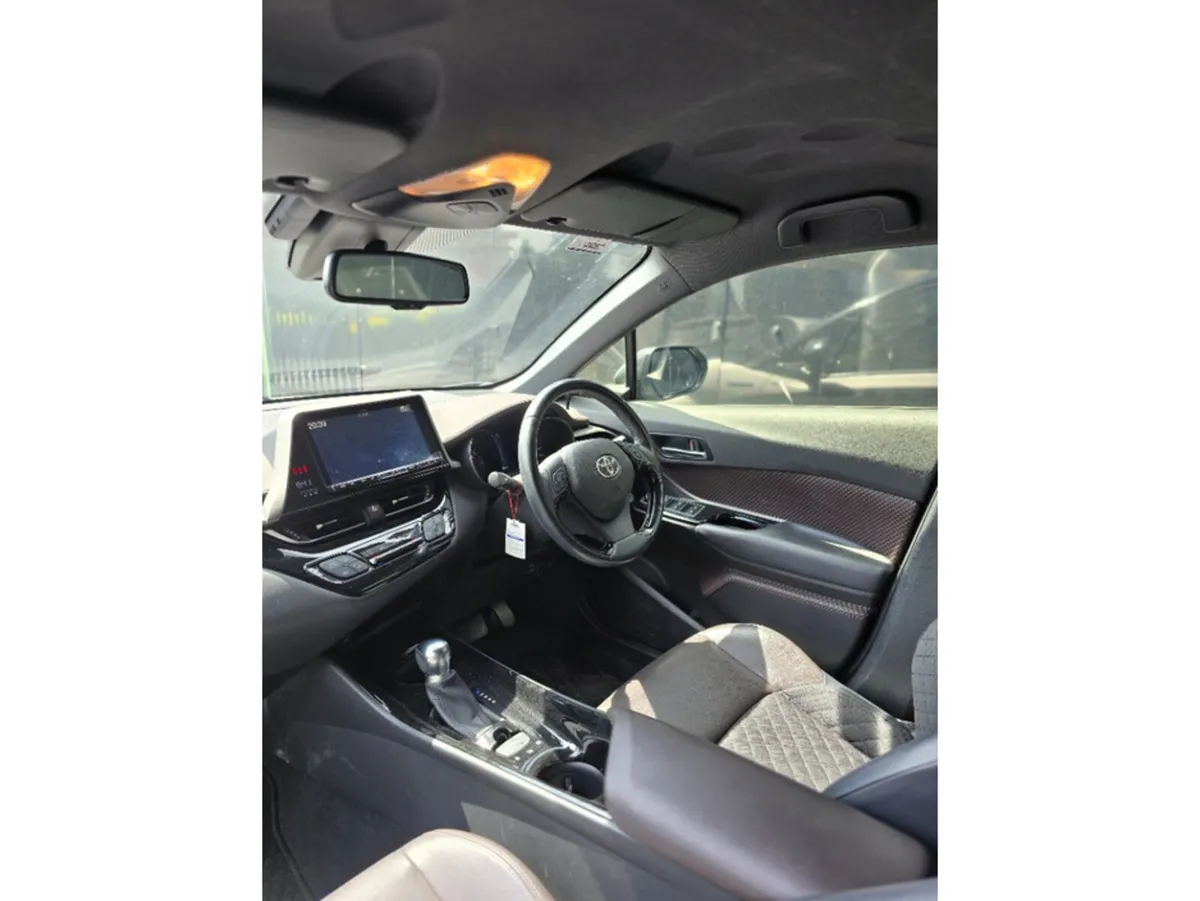 Toyota C-HR 1.8 PETROL HYBRID AUTO - Image 4
