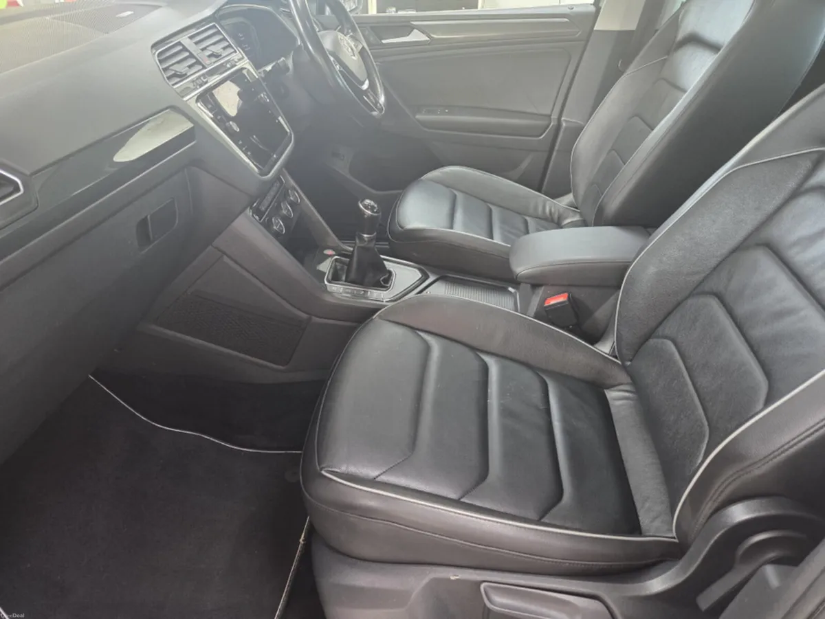 Volkswagen Tiguan R-LINE 2.0 TDI MANUAL 6SPEED FWD - Image 4