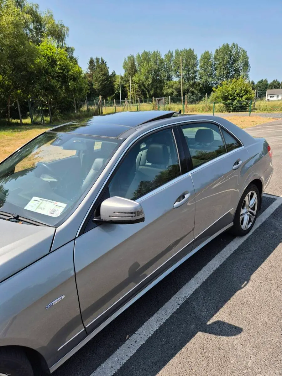 Mercedes E250 2010 - Image 2