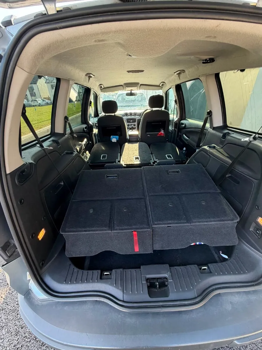Ford Galaxy 2011 7 Seater - Image 4