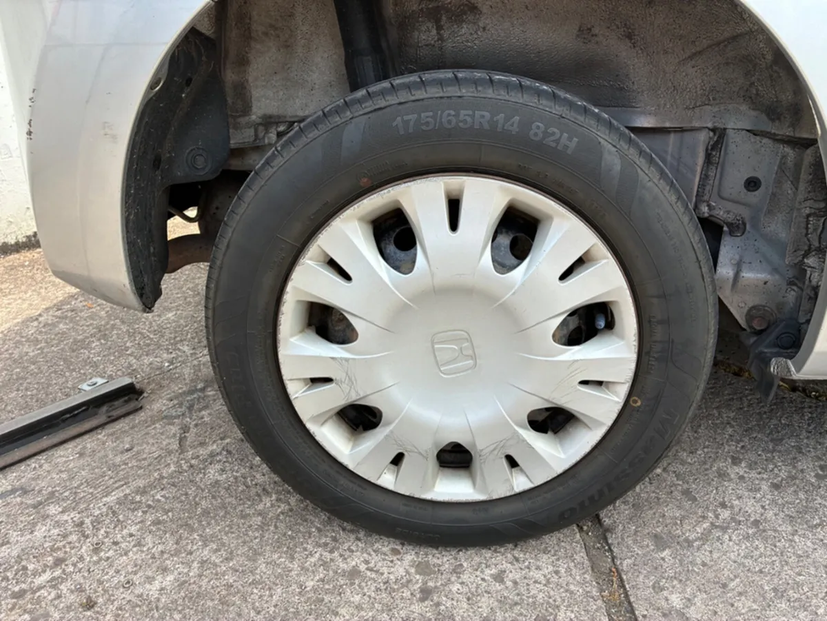 Honda Fit DBA-GE6 5DR AUTO - Image 4