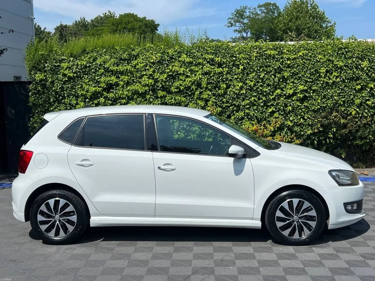 Volkswagen Polo BLUEMOTION 1.0 TSI AUTO // SERVICE - Image 2