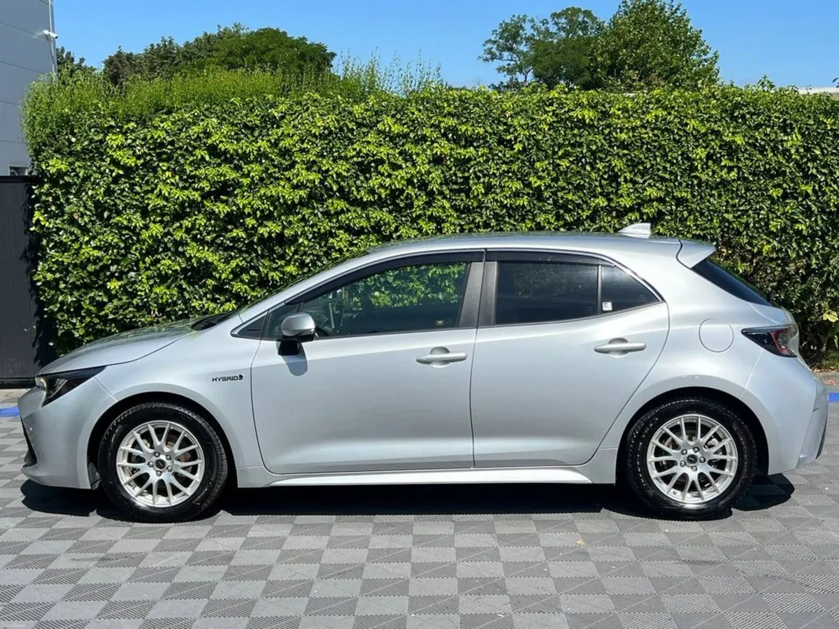 Toyota Corolla SPORT 1.8 HYBRID AUTO // DUAL ZONE - Image 3