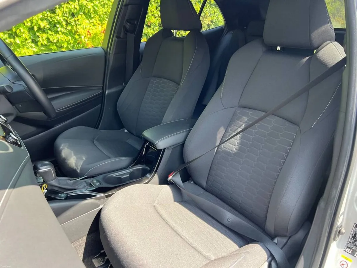 Toyota Corolla SPORT 1.8 HYBRID AUTO // DUAL ZONE - Image 6