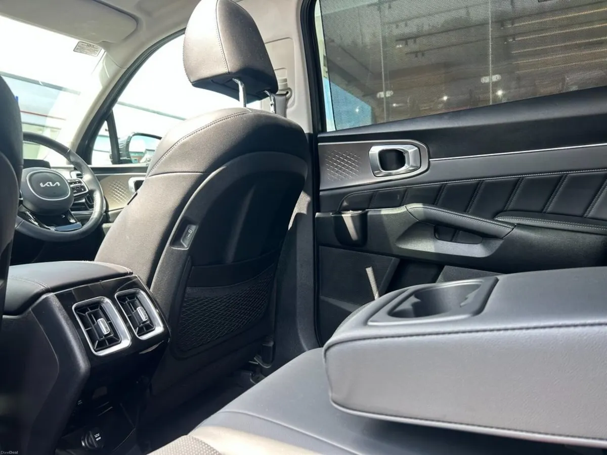 Kia Sorento 1.6 Plug In Hybrid 7 Seater - Image 2