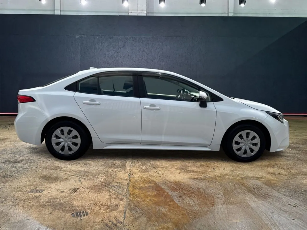 Toyota Corolla 1.8 HYBRID AUTOMATIC - CRUISE CONTR - Image 2