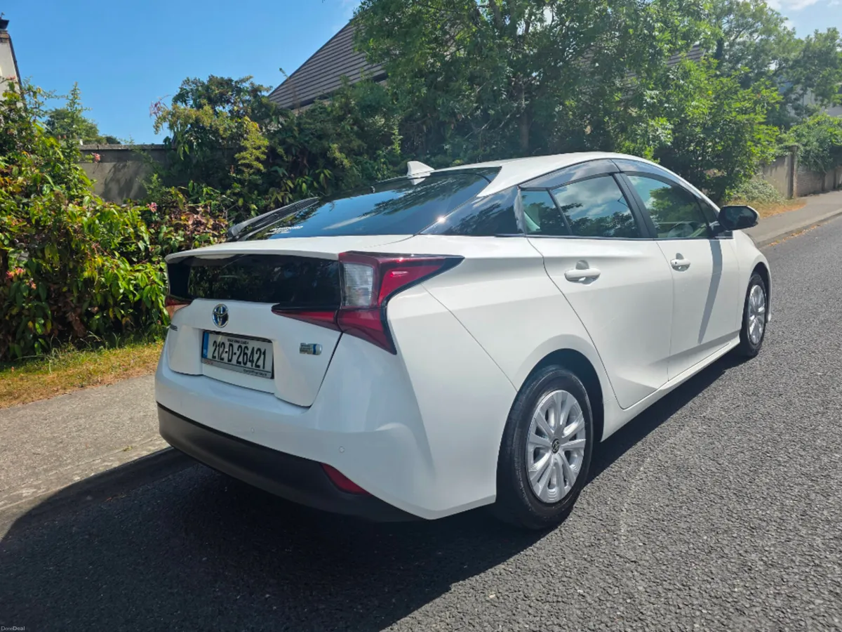 Toyota Prius ZVW51 5DR Auto - Image 3