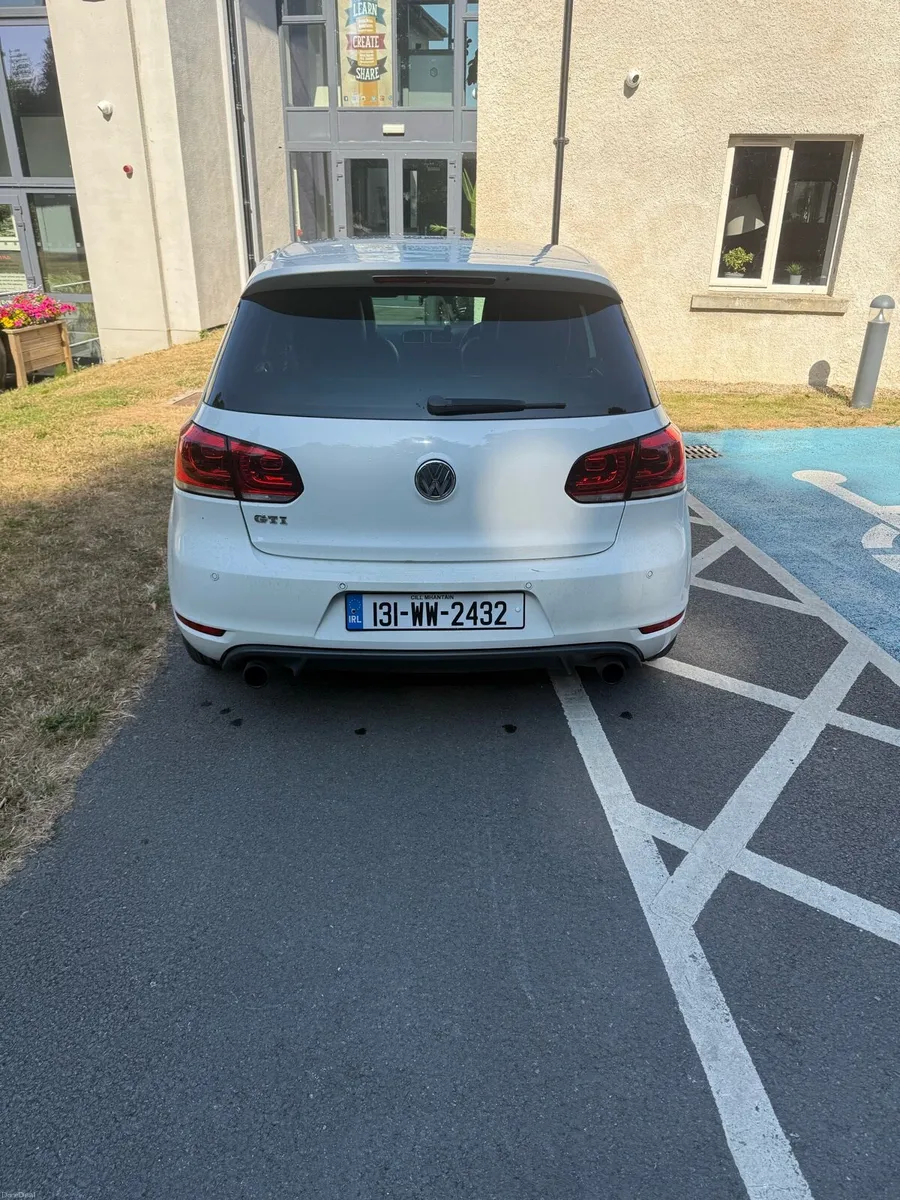 Volkswagen Golf GTI - High Spec - Image 5