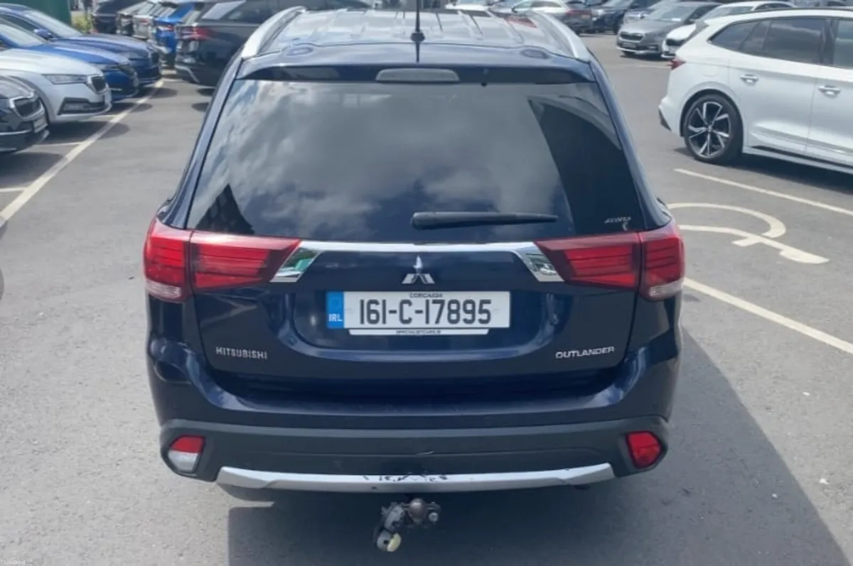 Mitsubishi Outlander  4WD 2016 - Image 6