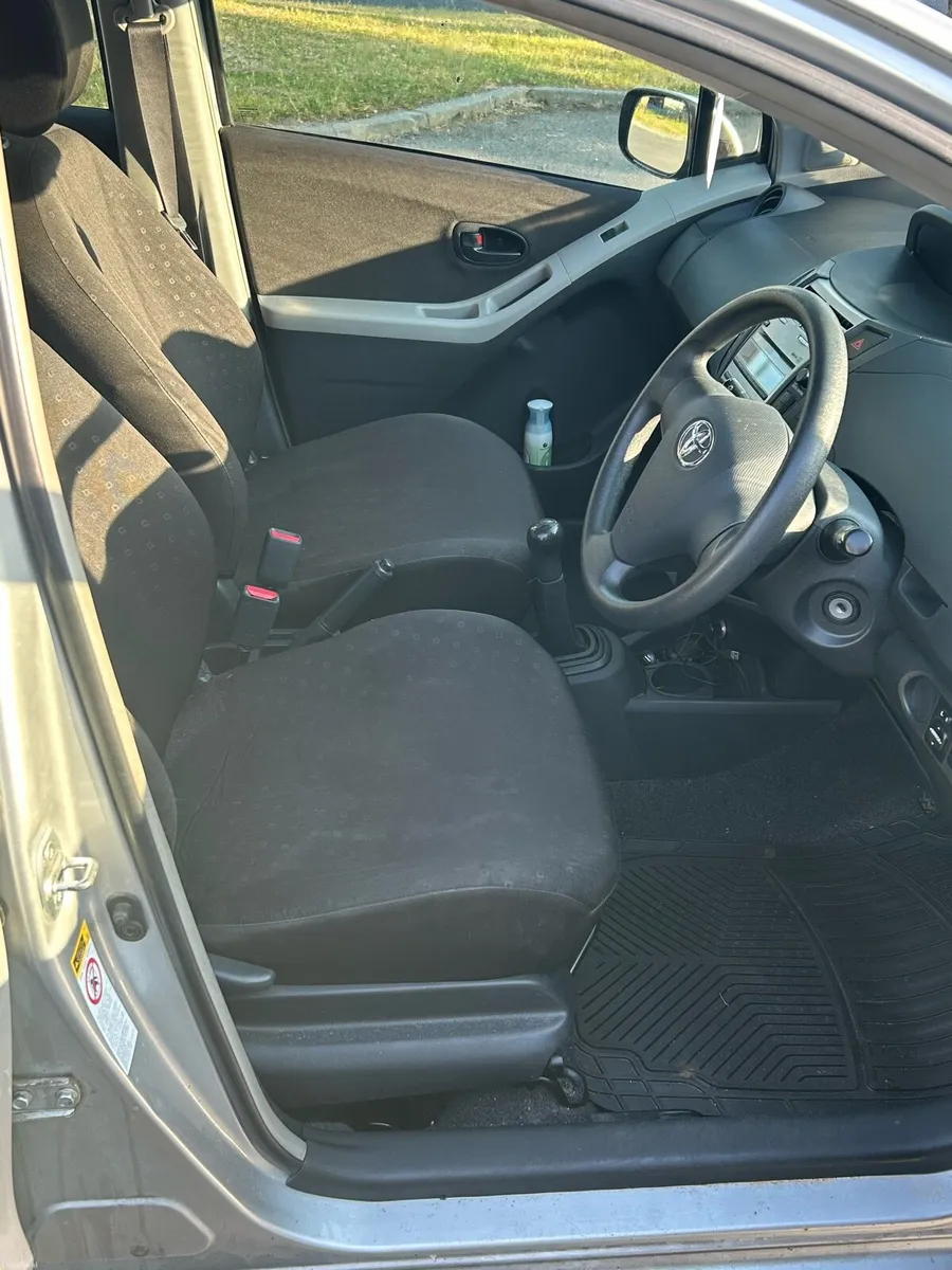 06 Toyota Yaris 1L - Image 4